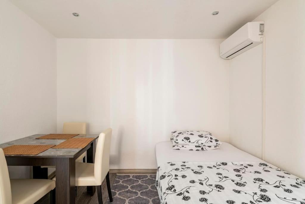 שיבניק Studio Apartment Grgic מראה חיצוני תמונה