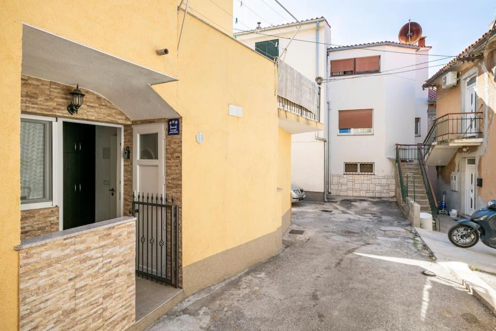 שיבניק Studio Apartment Grgic מראה חיצוני תמונה